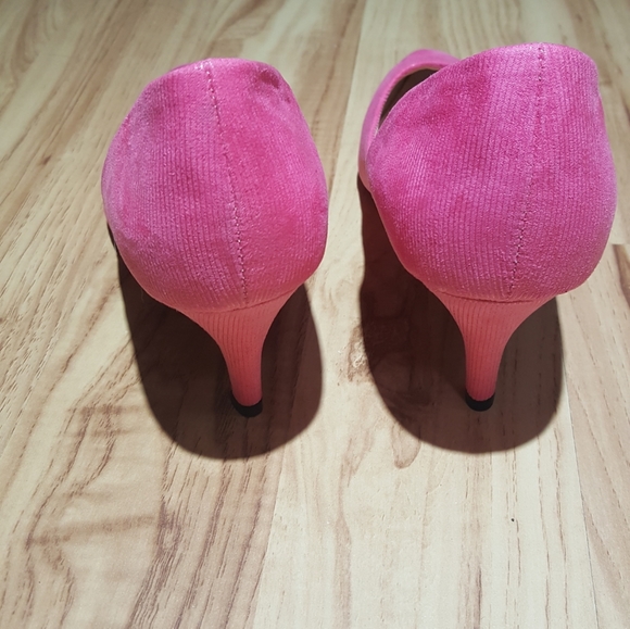 Pink suede pump - Picture 3 of 5